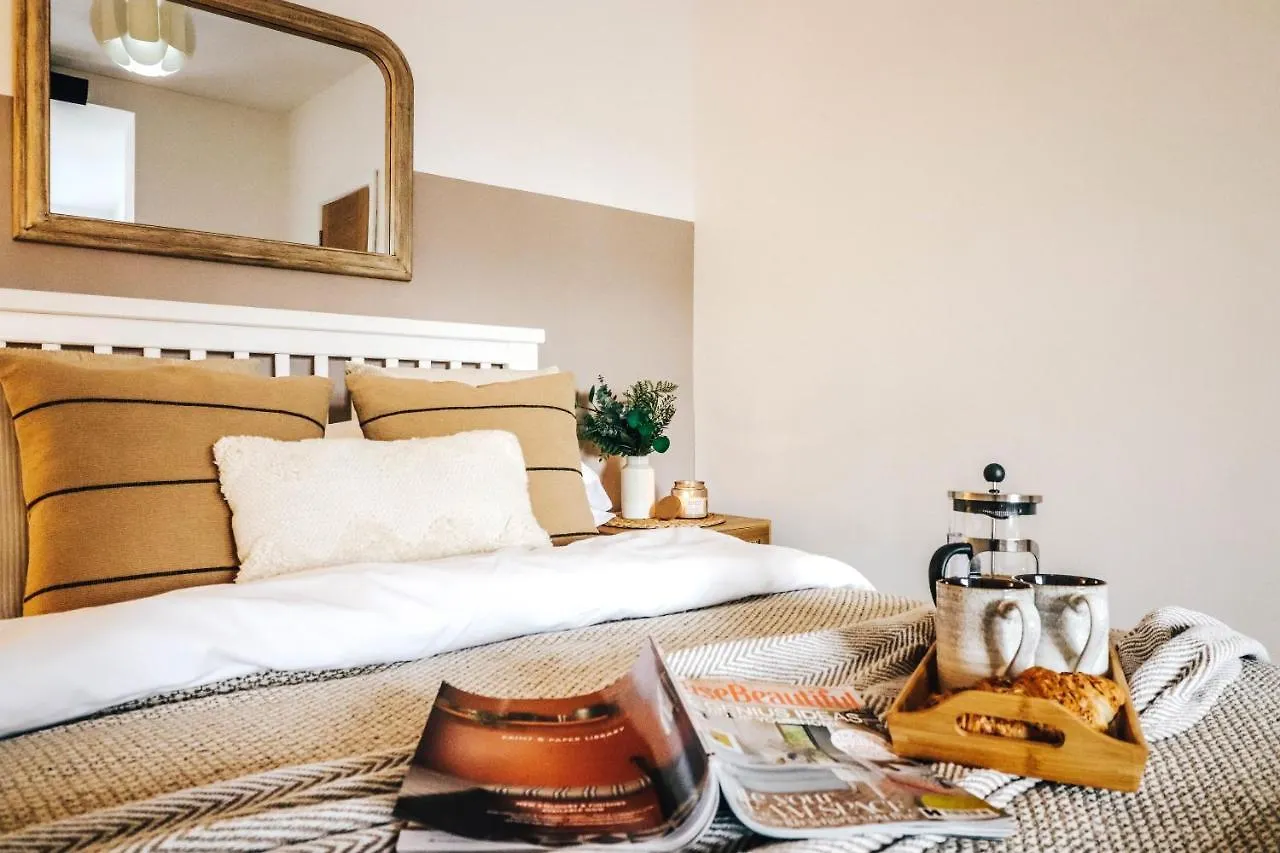 Principality View Apartment One, By Solace Stays Cardiff